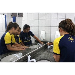 Paraná desperdiça água suficiente para encher 305 piscinas olímpicas por dia; estudantes se mobilizam para mudar essa realidade